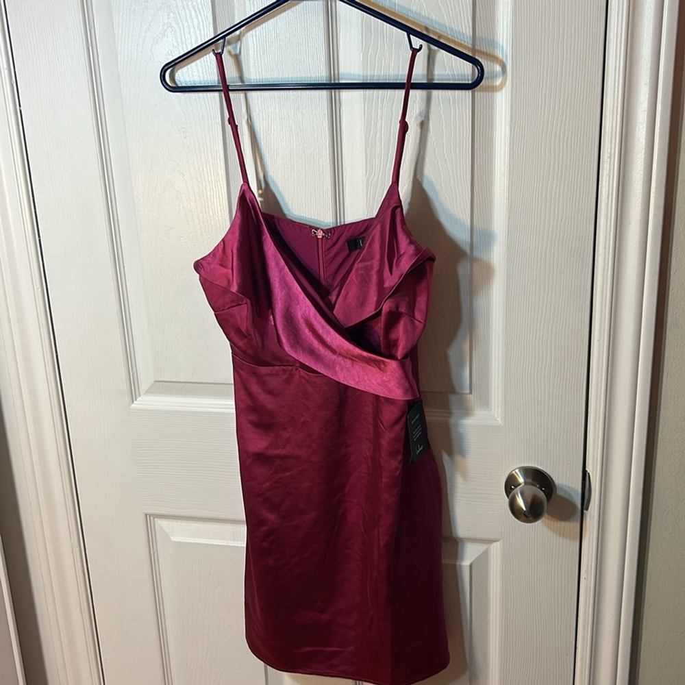 Lulus Stay Celebrating Magenta Satin Bodycon Mini Dress size M NWT - Picture 5 of 9